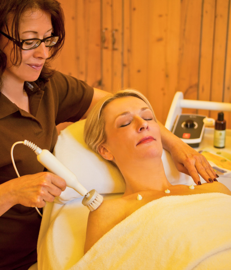 2012 AM C08W9915 ret